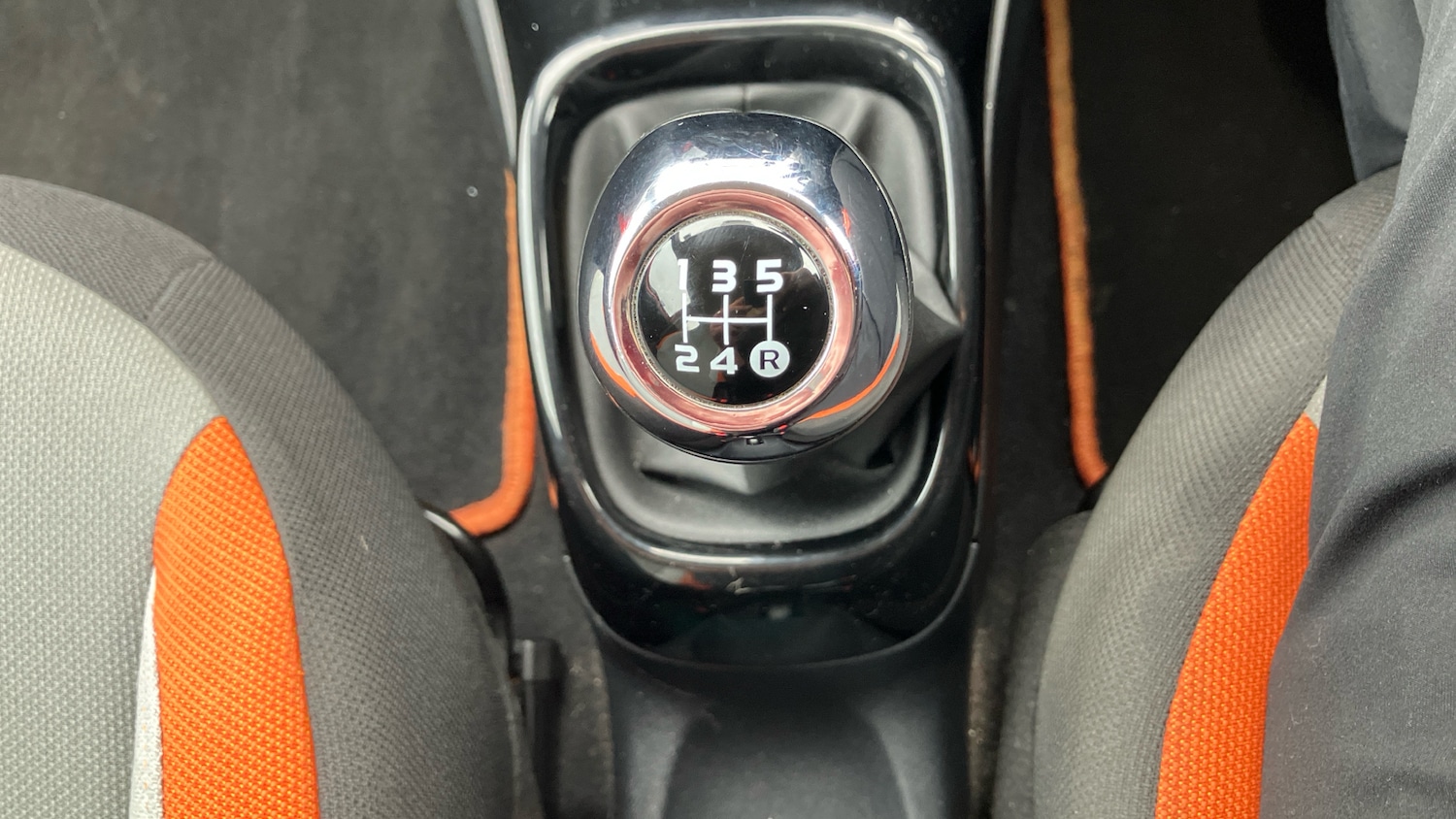 Used Toyota AYGO 2015 for sale - 76452640: Photo 29