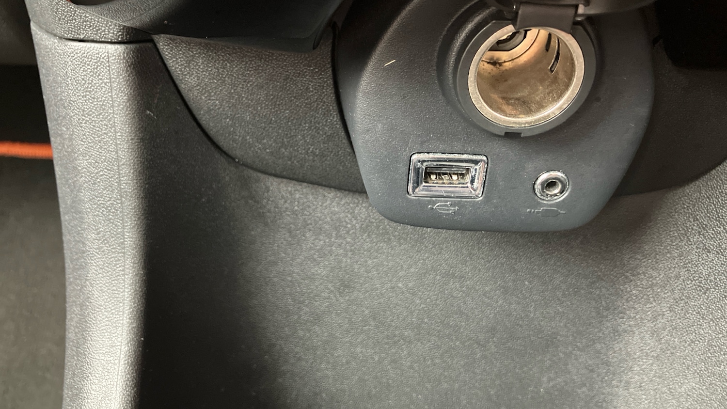 Used Toyota AYGO 2015 for sale - 76452640: Photo 34