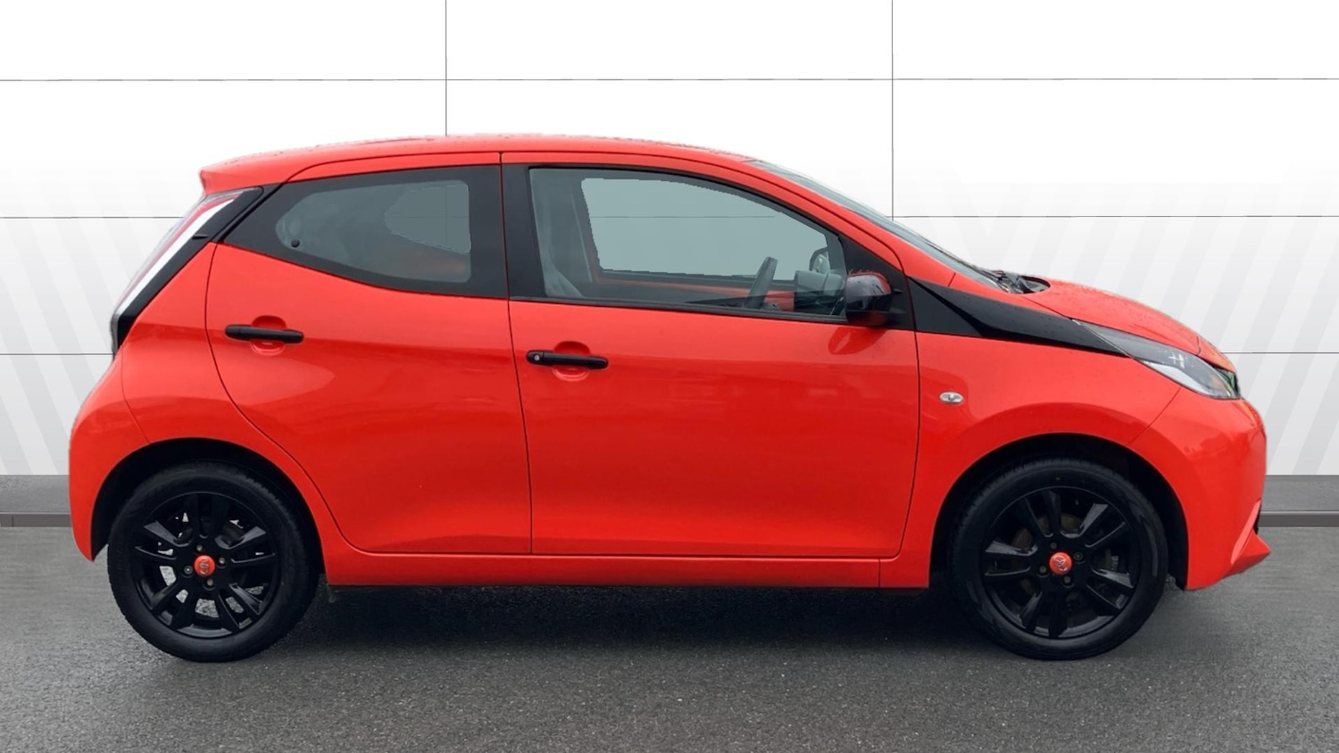 Used Toyota AYGO 2015 for sale - 76452640: Photo 5