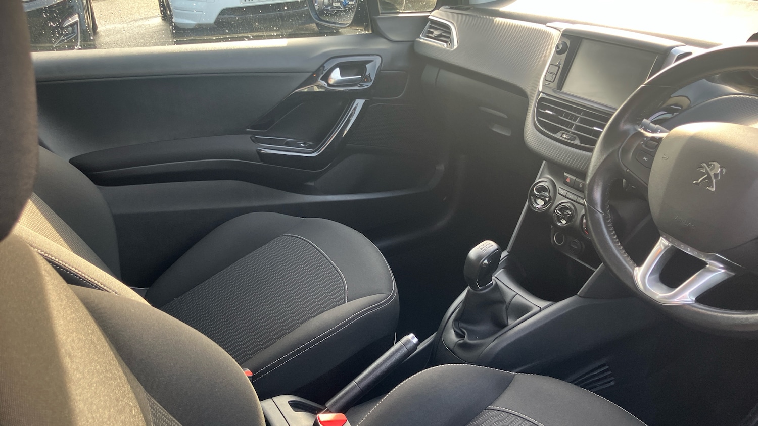 Used Peugeot 208 2017 for sale - 77635268: Photo 14