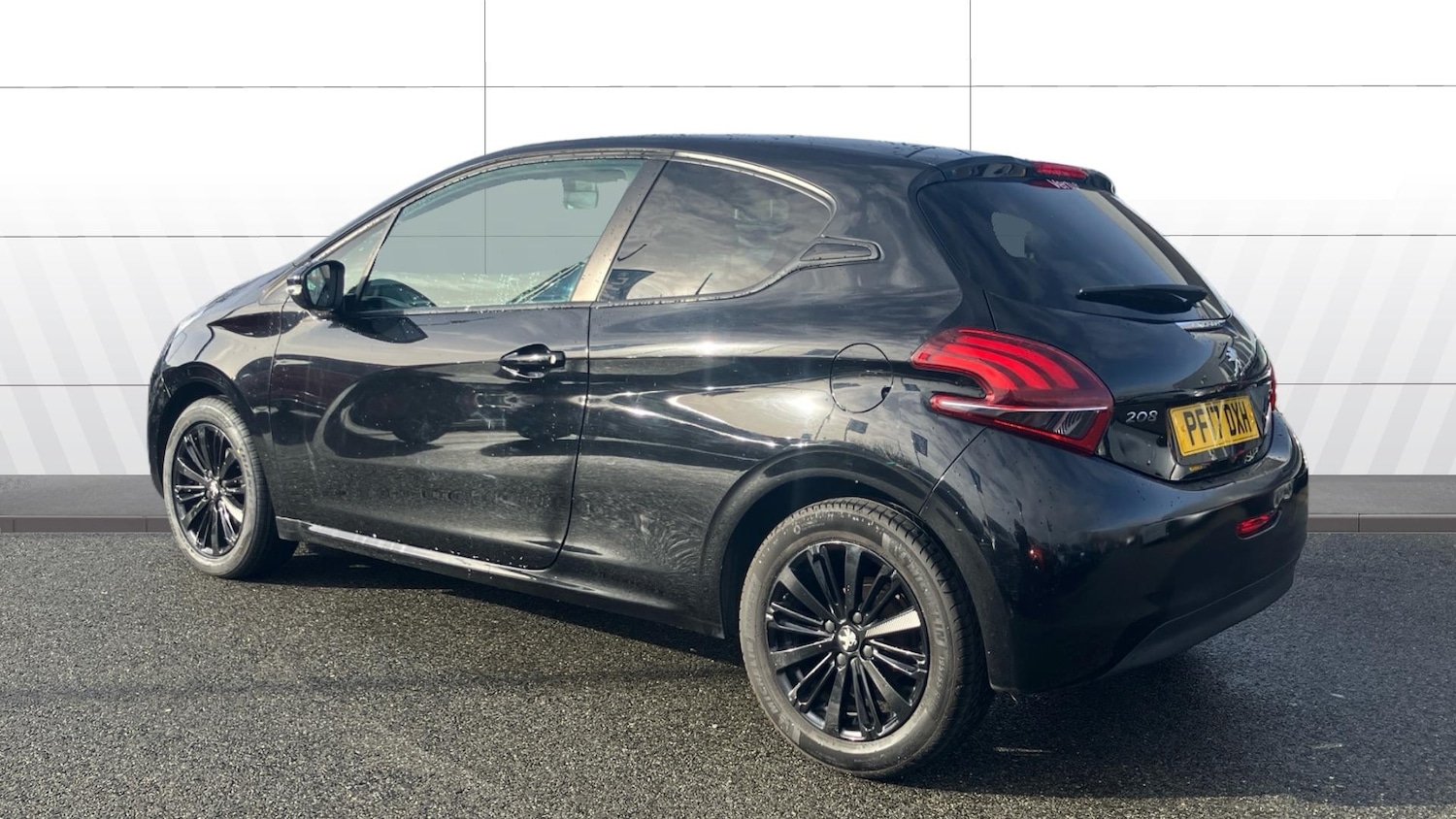 Used Peugeot 208 2017 for sale - 77635268: Photo 2