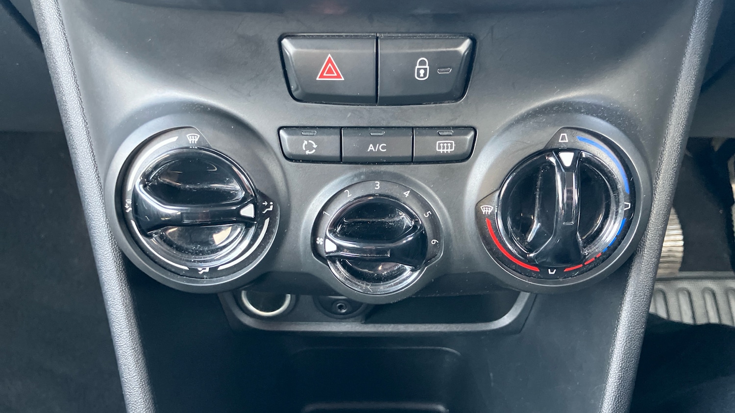 Used Peugeot 208 2017 for sale - 77635268: Photo 26