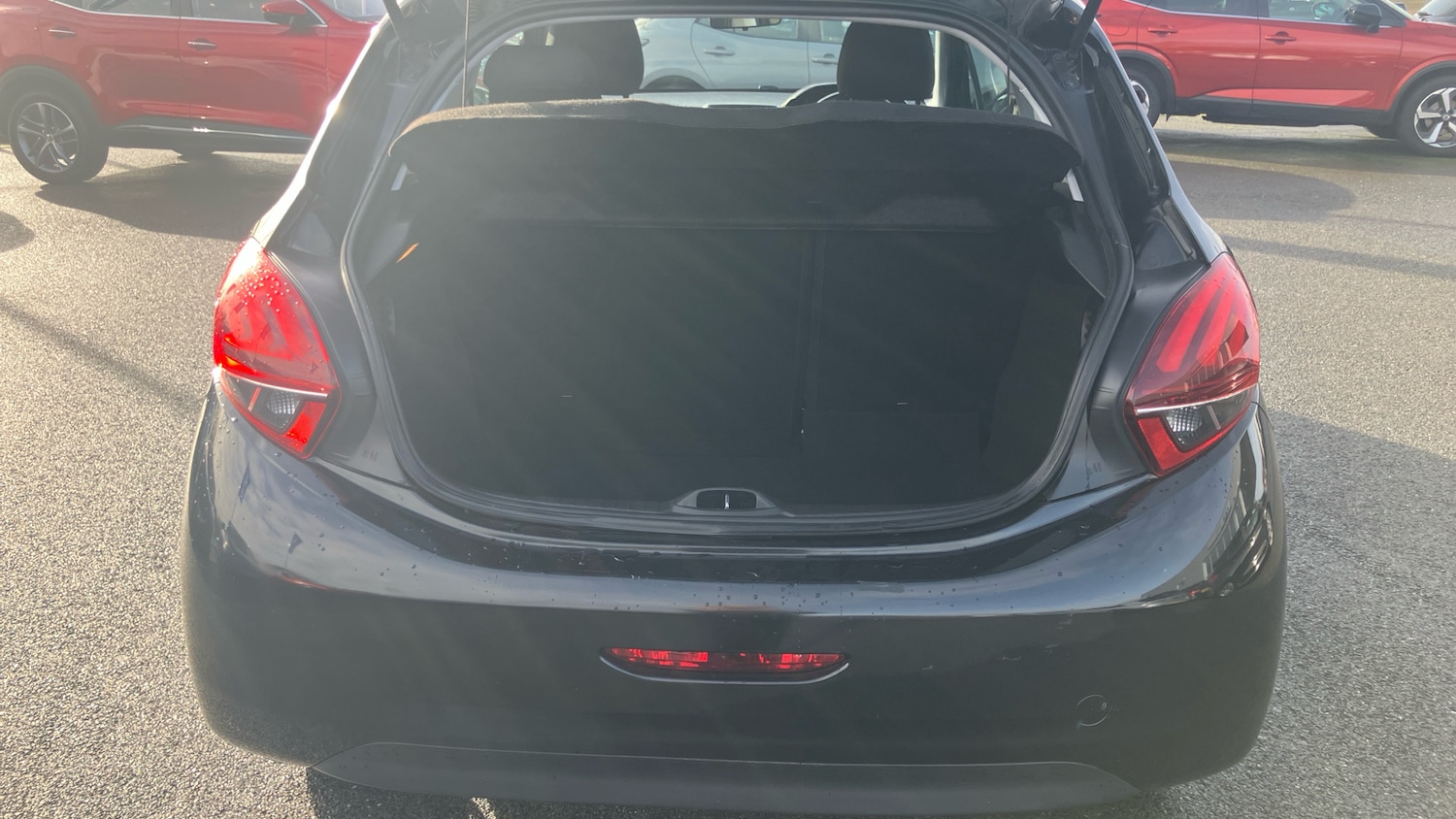 Used Peugeot 208 2017 for sale - 77635268: Photo 4