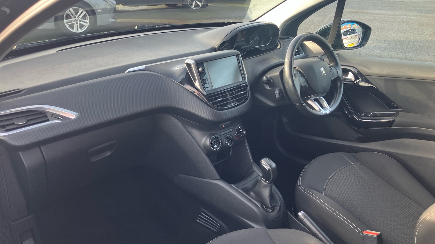 Used Peugeot 208 2017 for sale - 77635268: Photo 9