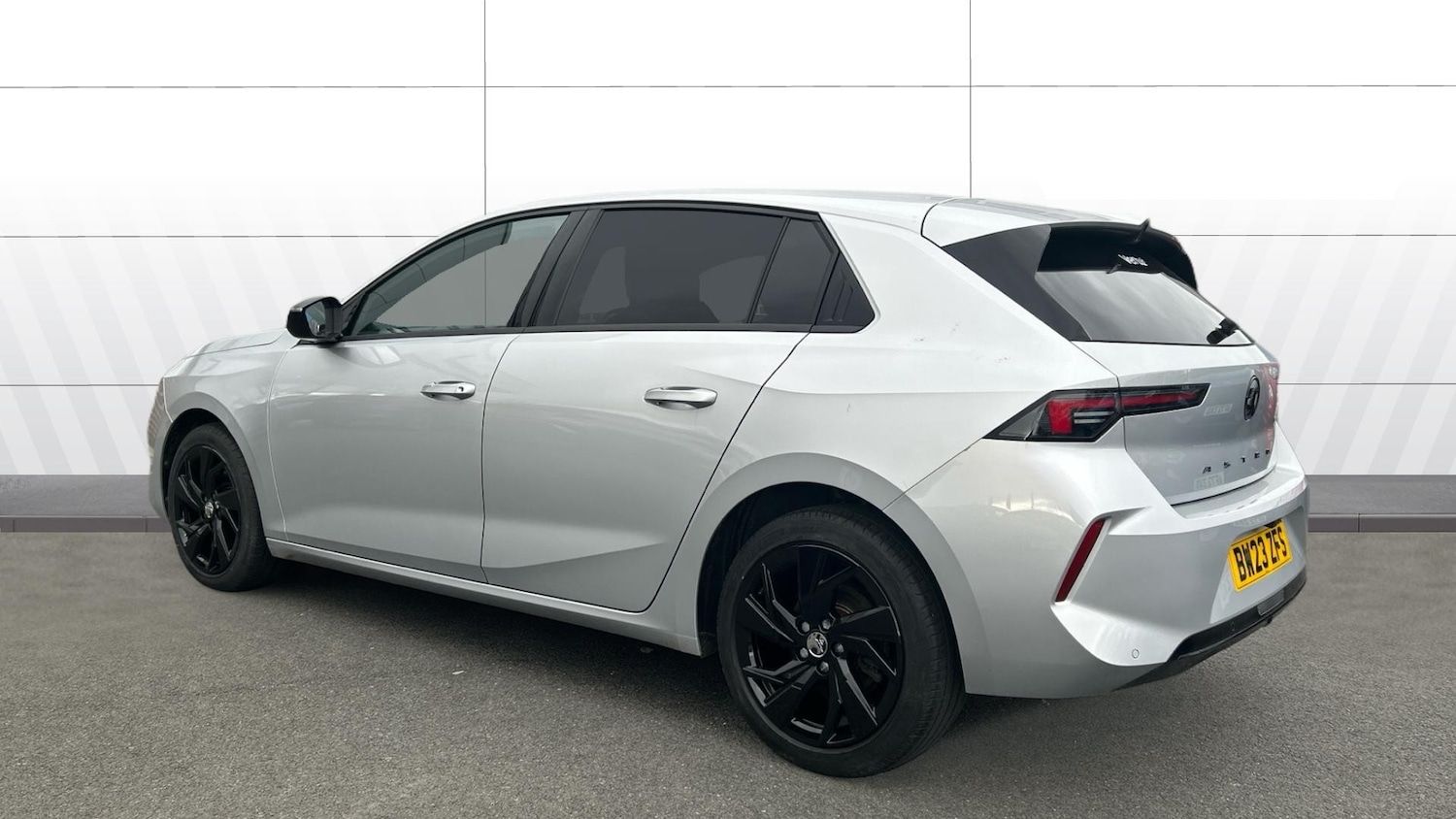 Used Vauxhall Astra 2023 for sale - 77716046: Photo 2