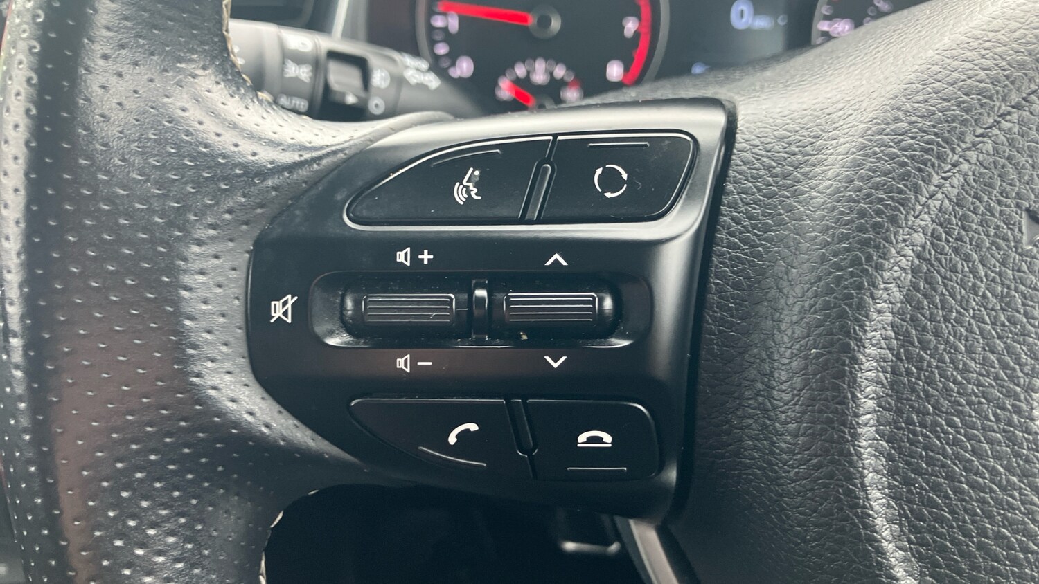 Used Kia Stonic 2019 for sale - 77518953: Photo 21