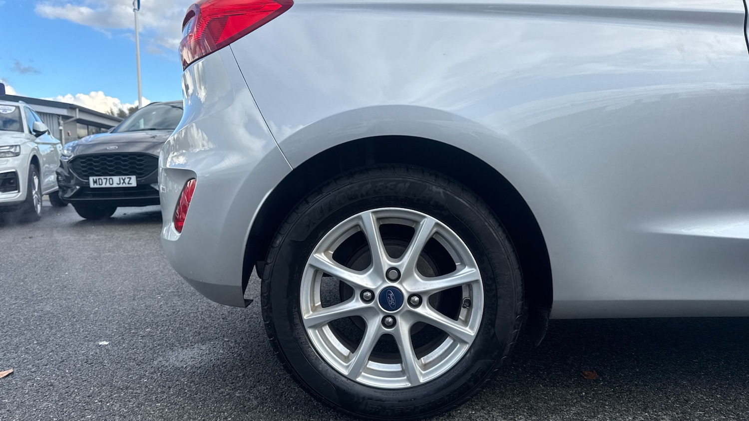Used Ford Fiesta 2017 for sale - 76352009: Photo 7