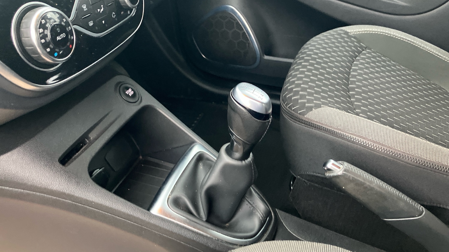 Used Renault Captur 2018 for sale - 77763335: Photo 13