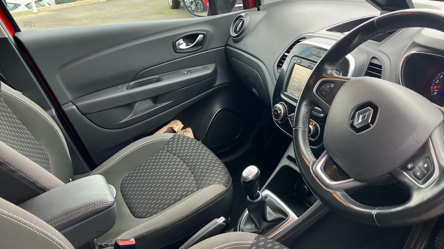 Used Renault Captur 2018 for sale - 77763335: Photo 14