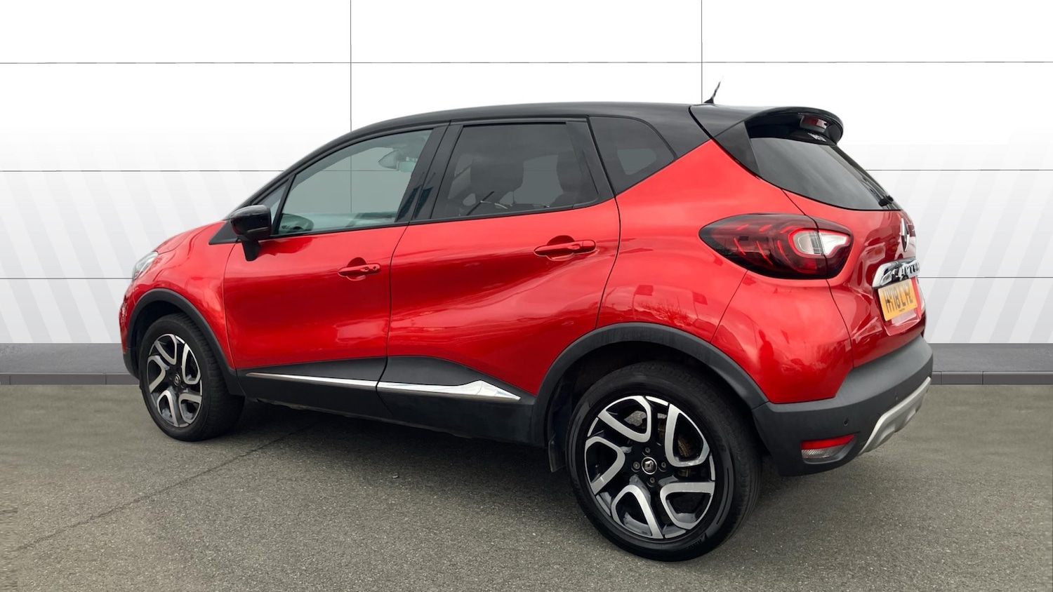 Used Renault Captur 2018 for sale - 77763335: Photo 2
