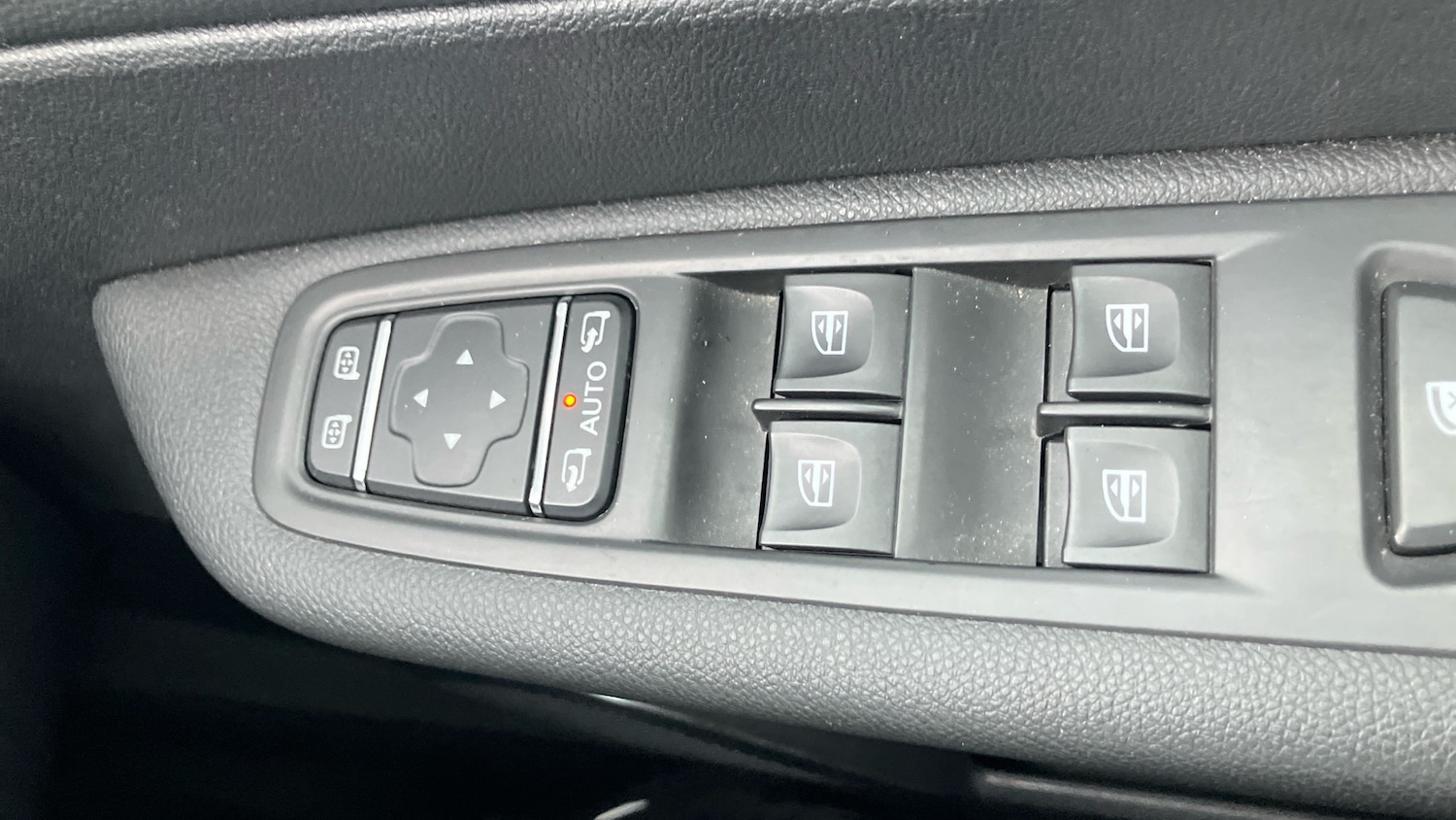 Used Renault Captur 2018 for sale - 77763335: Photo 28