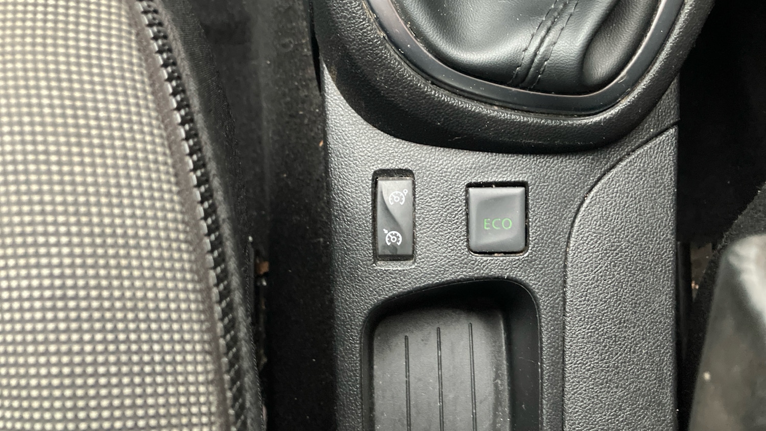 Used Renault Captur 2018 for sale - 77763335: Photo 31