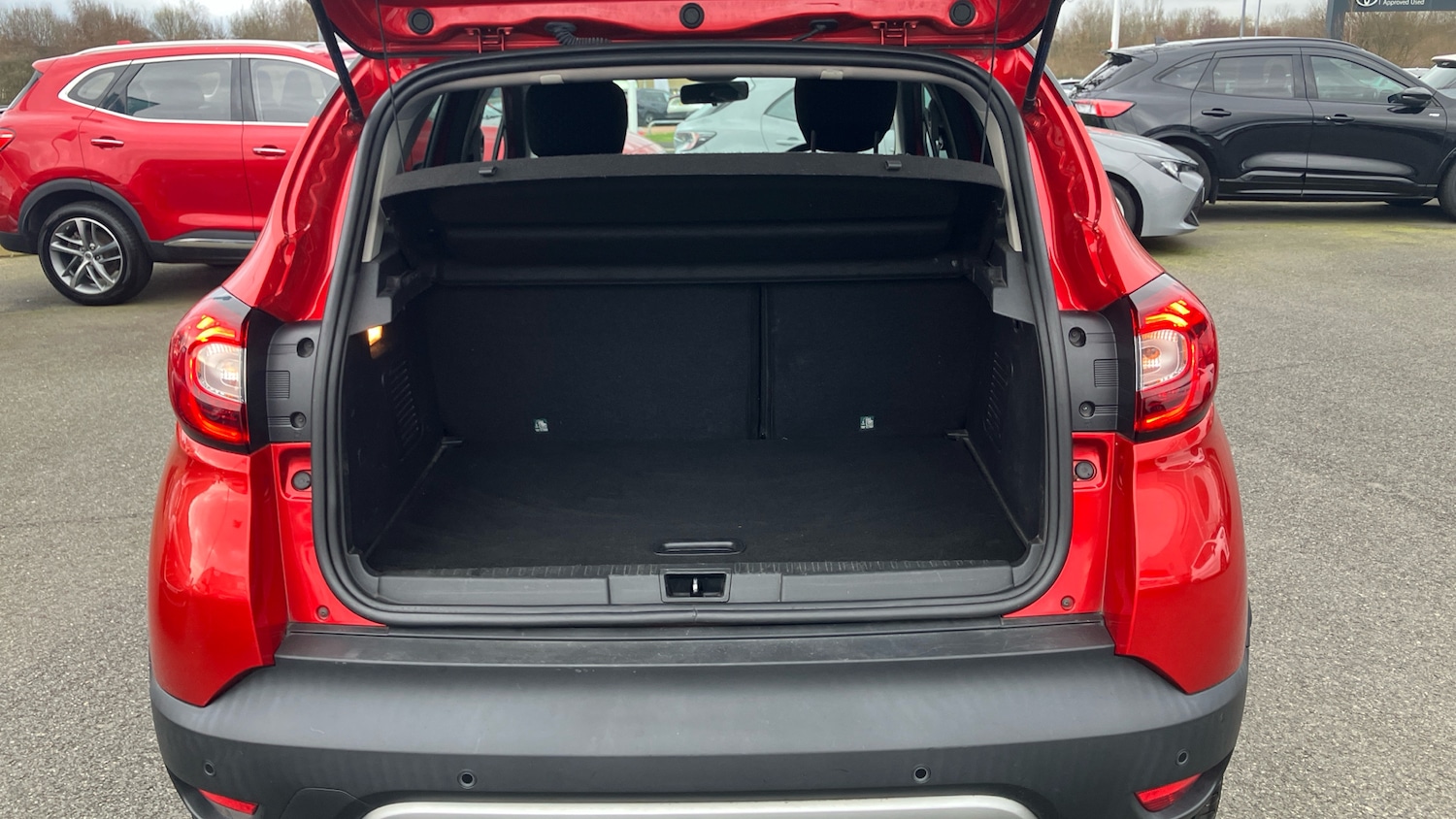 Used Renault Captur 2018 for sale - 77763335: Photo 4