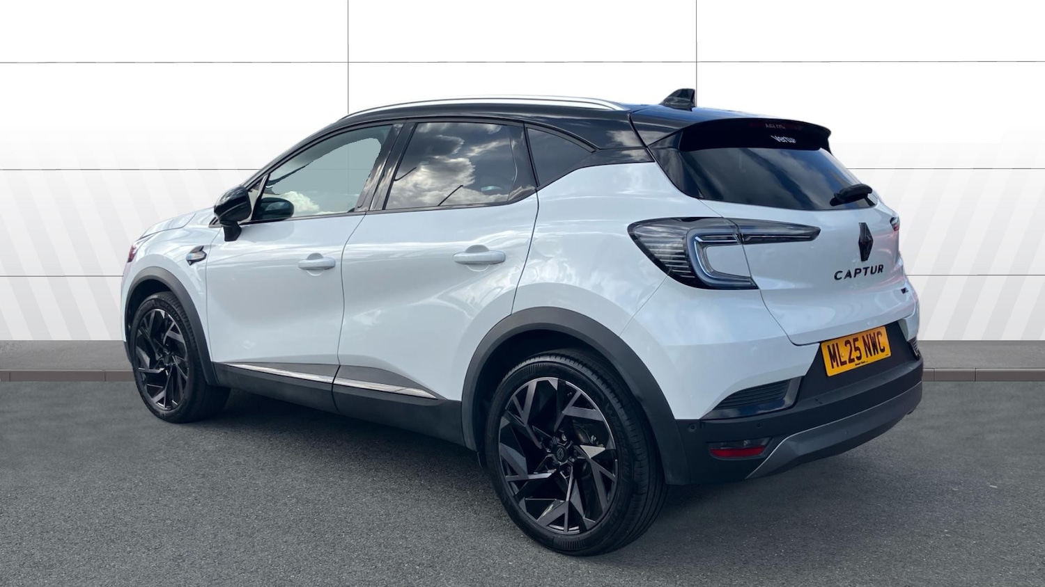 Used Renault Captur 2025 for sale - 77902274: Photo 2