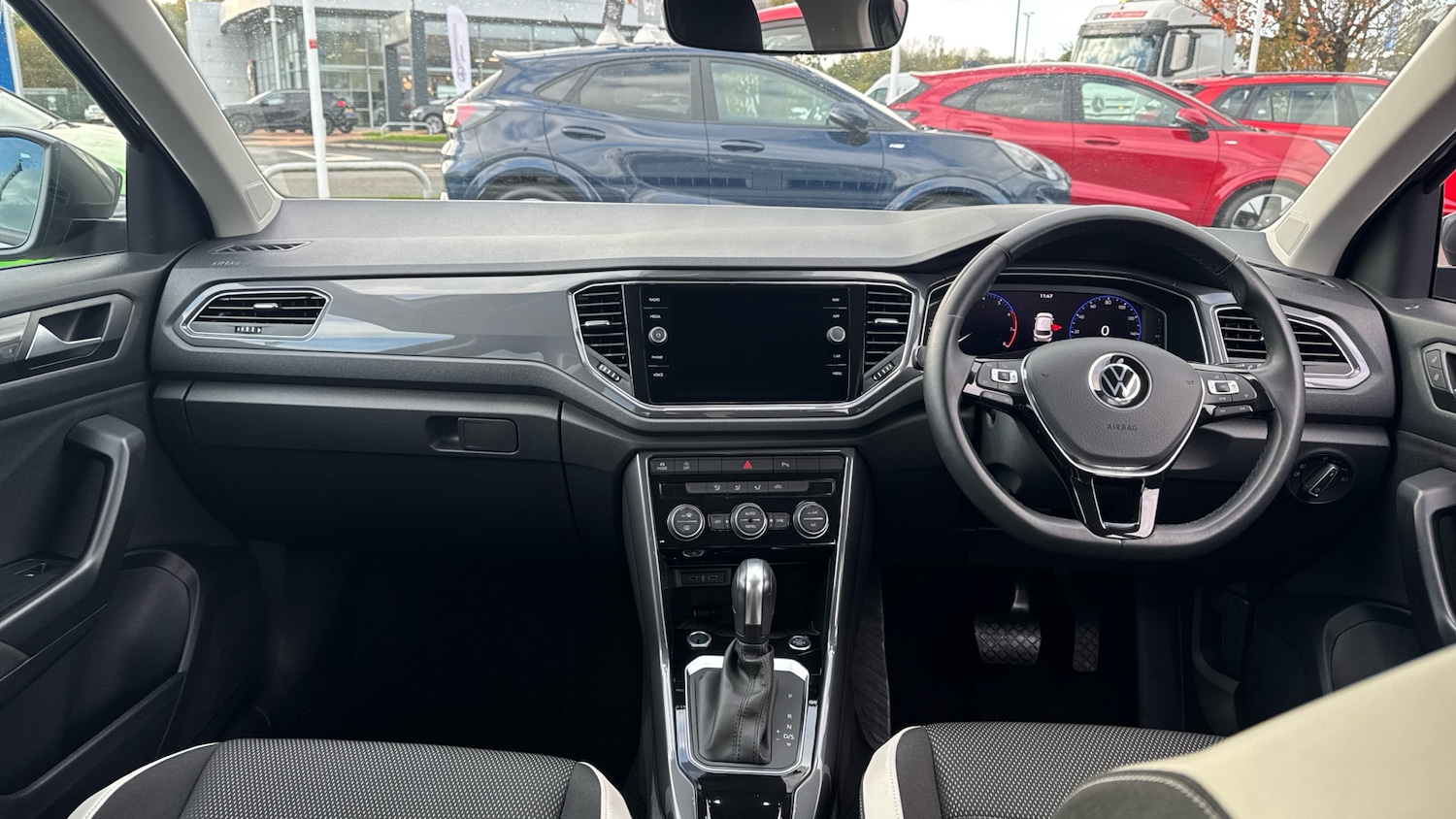 Used Volkswagen T-Roc 2021 for sale - 76490452: Photo 10