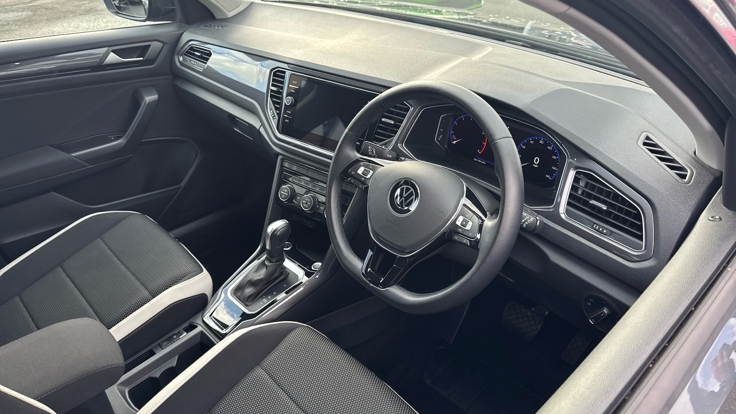 Used Volkswagen T-Roc 2021 for sale - 76490452: Photo 11