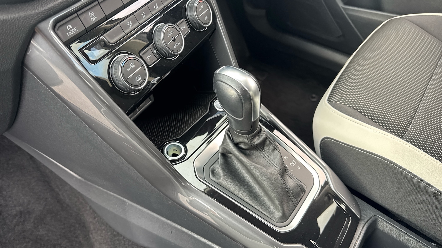 Used Volkswagen T-Roc 2021 for sale - 76490452: Photo 13