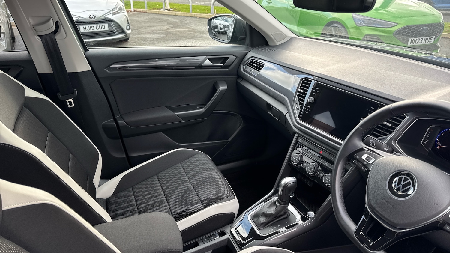 Used Volkswagen T-Roc 2021 for sale - 76490452: Photo 14