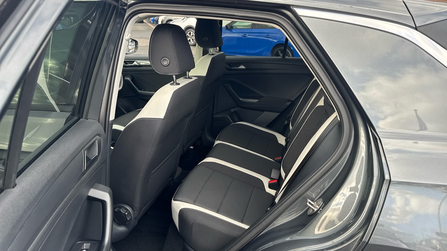 Used Volkswagen T-Roc 2021 for sale - 76490452: Photo 16