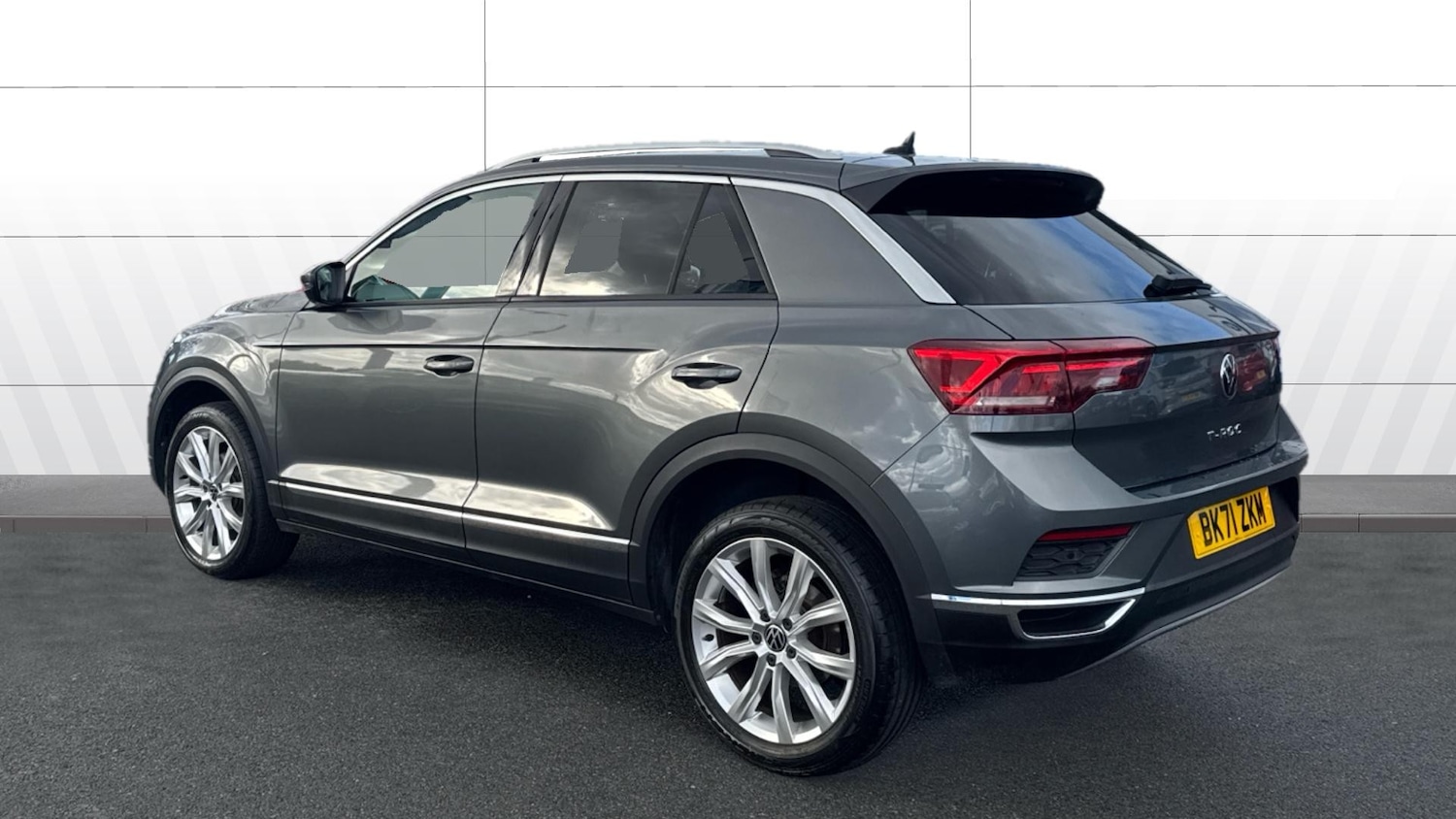 Used Volkswagen T-Roc 2021 for sale - 76490452: Photo 2