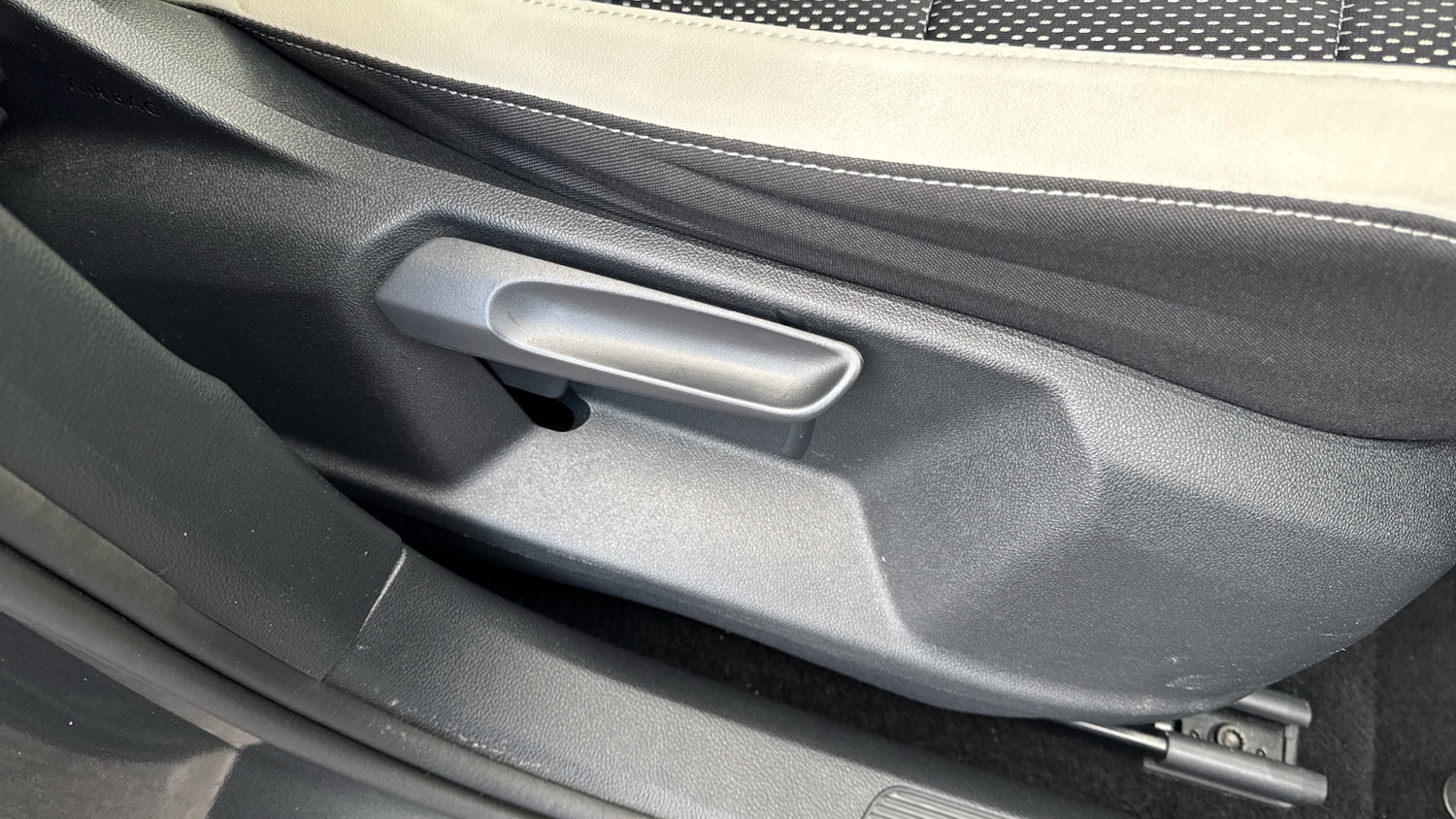 Used Volkswagen T-Roc 2021 for sale - 76490452: Photo 24