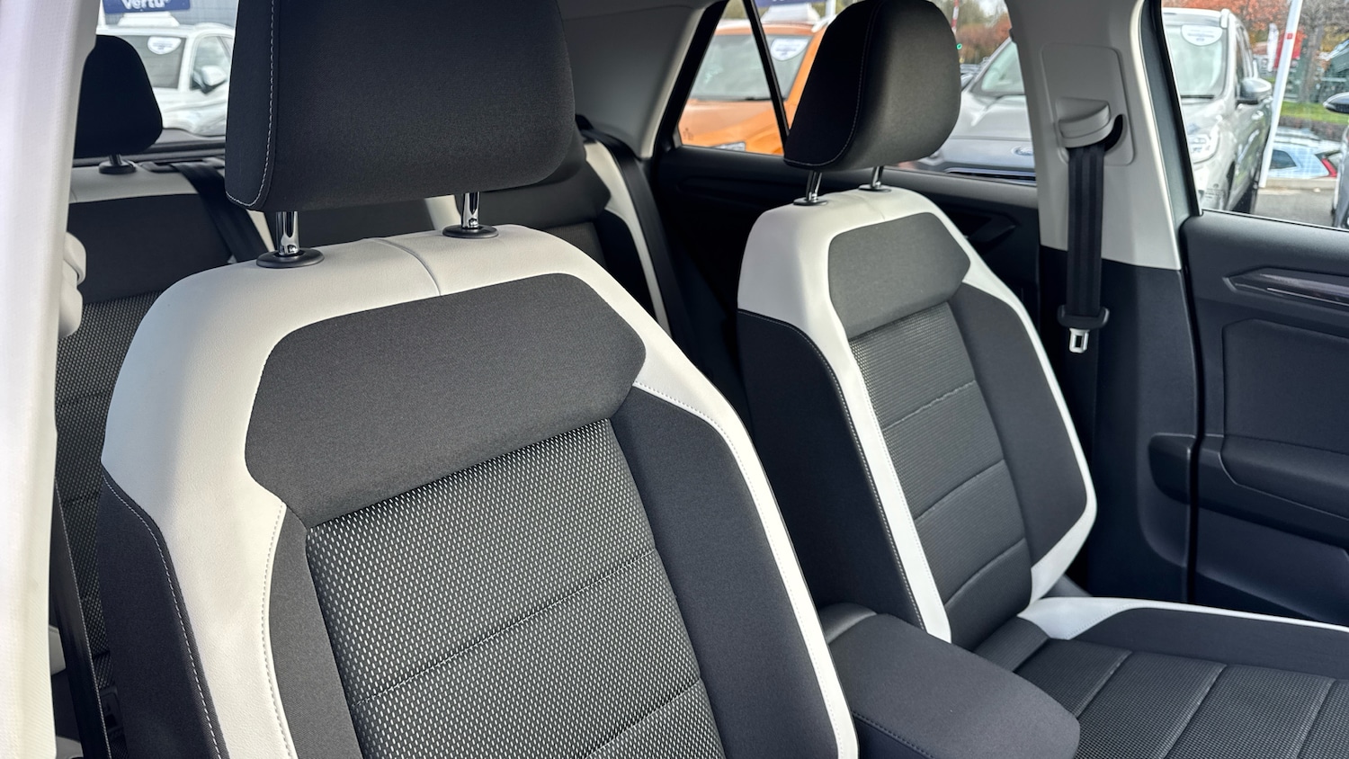 Used Volkswagen T-Roc 2021 for sale - 76490452: Photo 25