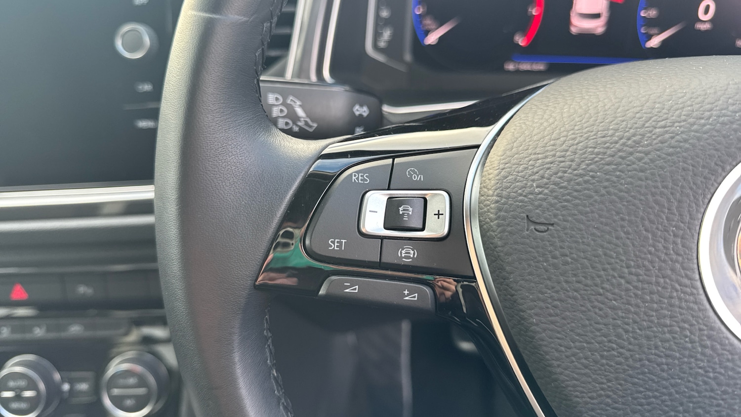 Used Volkswagen T-Roc 2021 for sale - 76490452: Photo 28