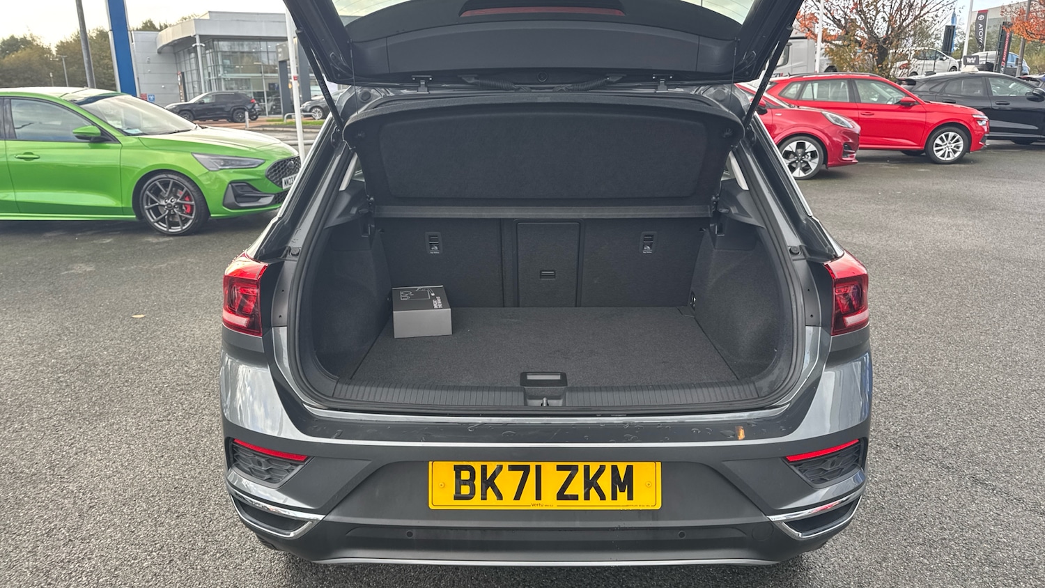 Used Volkswagen T-Roc 2021 for sale - 76490452: Photo 4