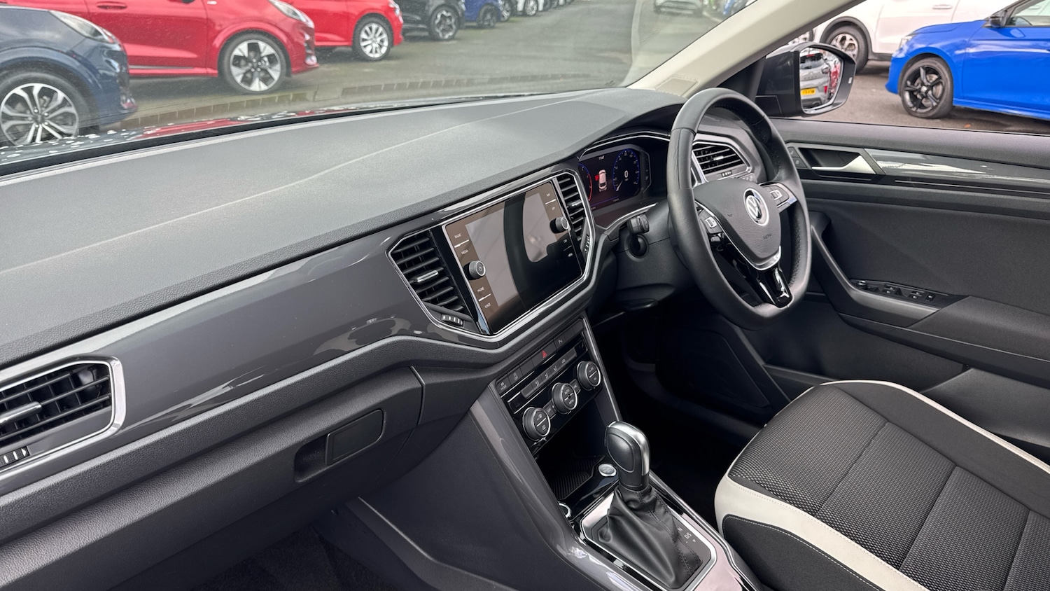 Used Volkswagen T-Roc 2021 for sale - 76490452: Photo 9