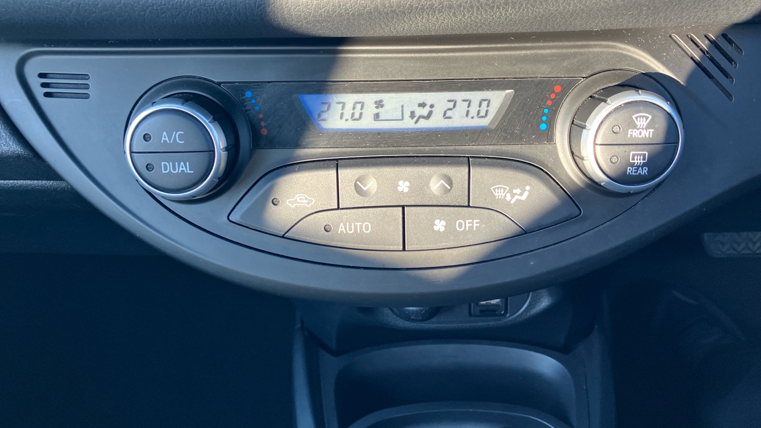 Used Toyota Yaris 2017 for sale - 76637268: Photo 32