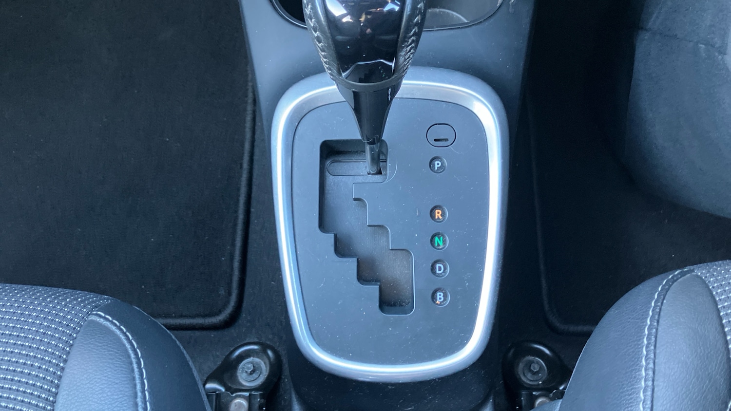 Used Toyota Yaris 2017 for sale - 76637268: Photo 36