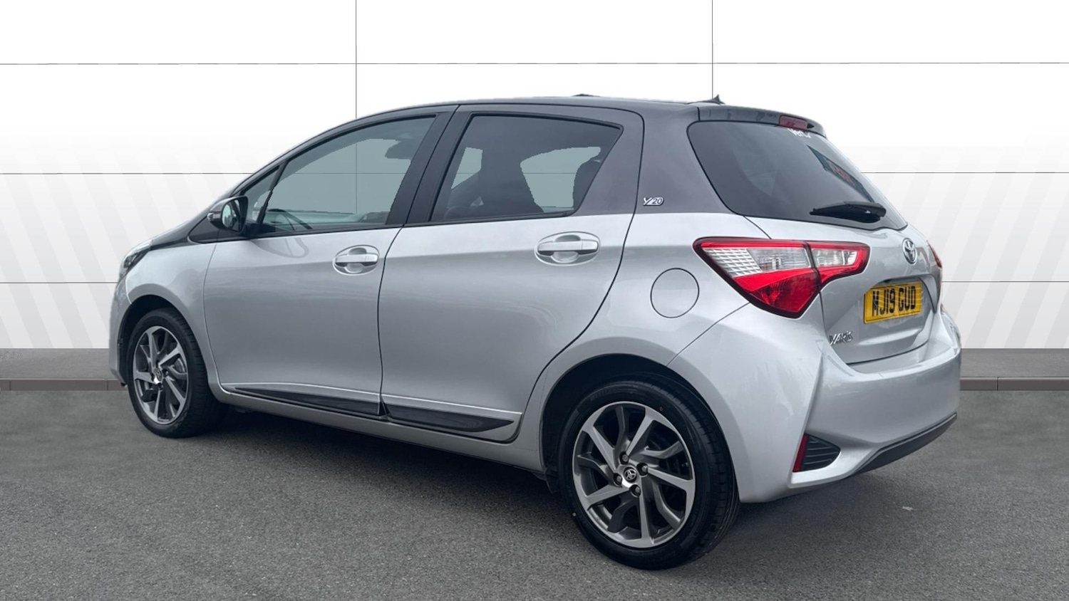 Used Toyota Yaris 2019 for sale - 76311286: Photo 2