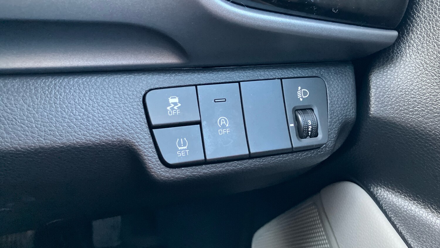 Used Kia Stonic 2025 for sale - 76918125: Photo 25