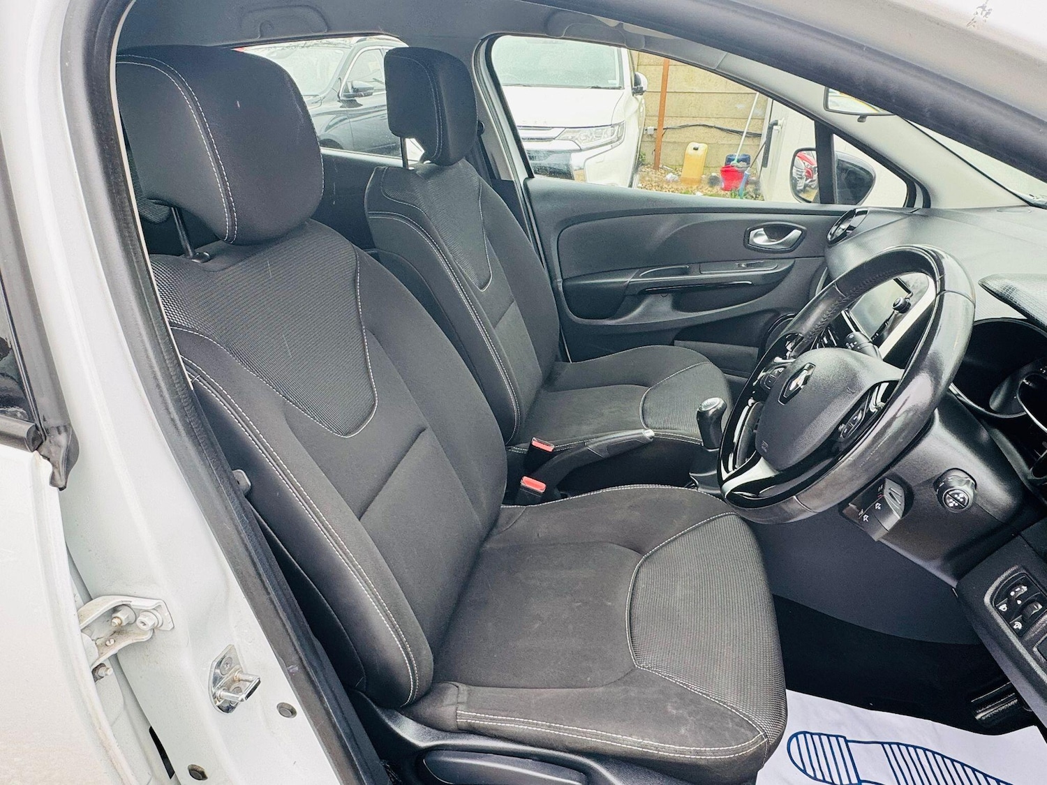 Used Renault Clio 2016 for sale - 77802487: Photo 33