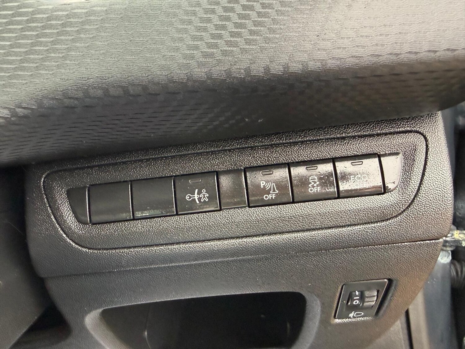 Used Peugeot 208 2017 for sale - 77872056: Photo 32