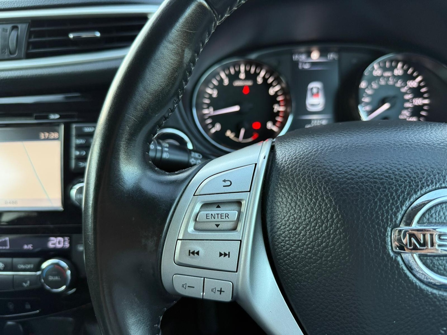 Used Nissan Qashqai 2014 for sale - 77939902: Photo 20