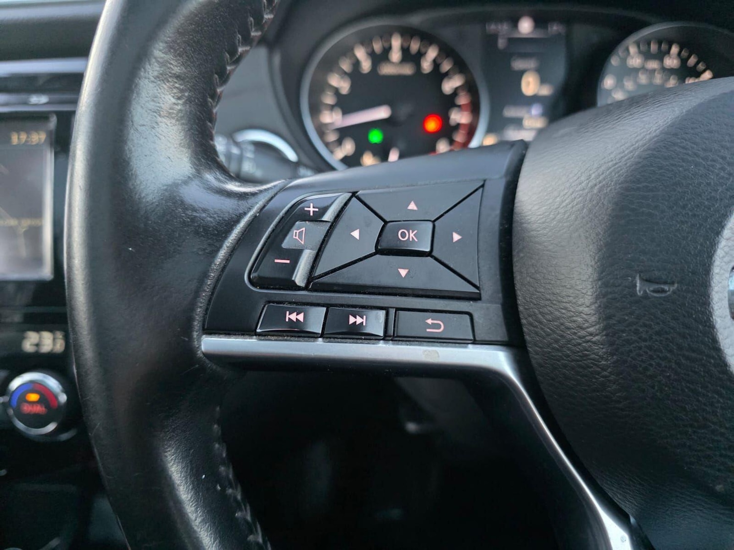 Used Nissan Qashqai for sale - 77753560: Photo 28