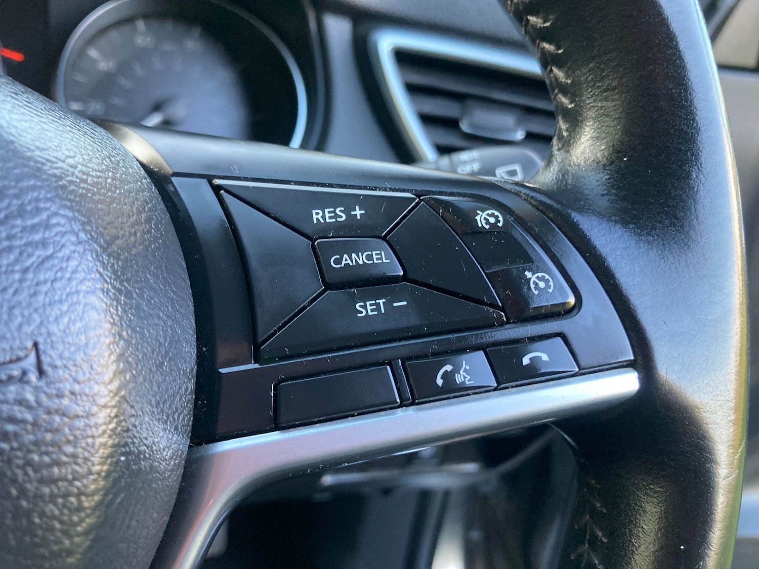 Used Nissan Qashqai 2017 for sale - 77125117: Photo 30