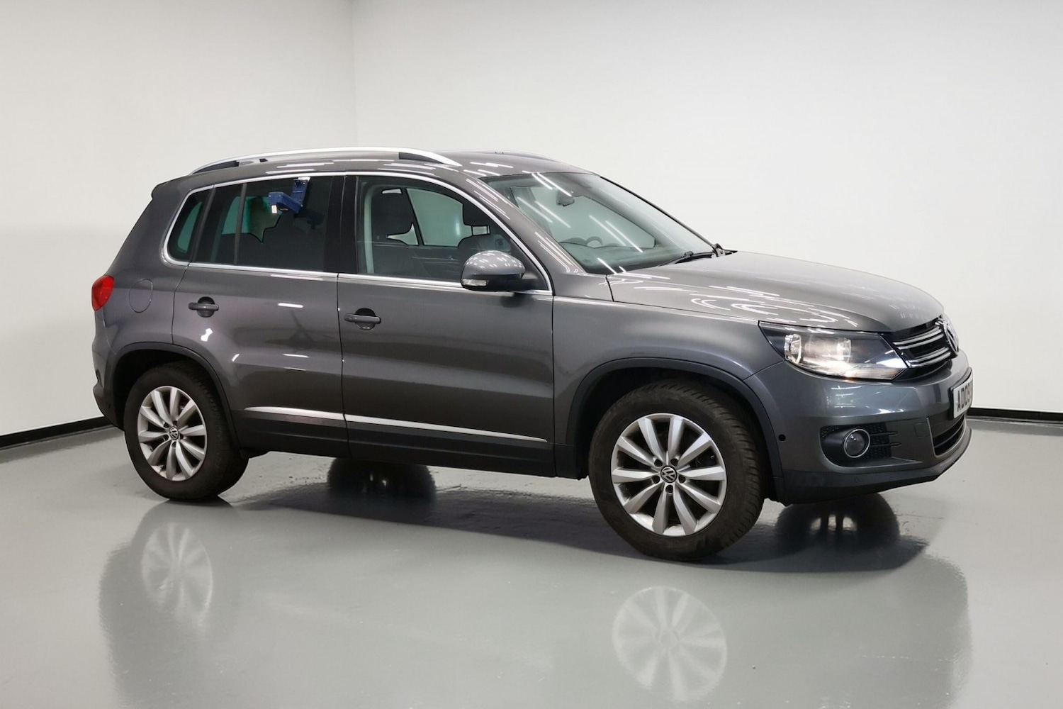 Used Volkswagen Tiguan 2015 for sale - 77864831: Photo 4