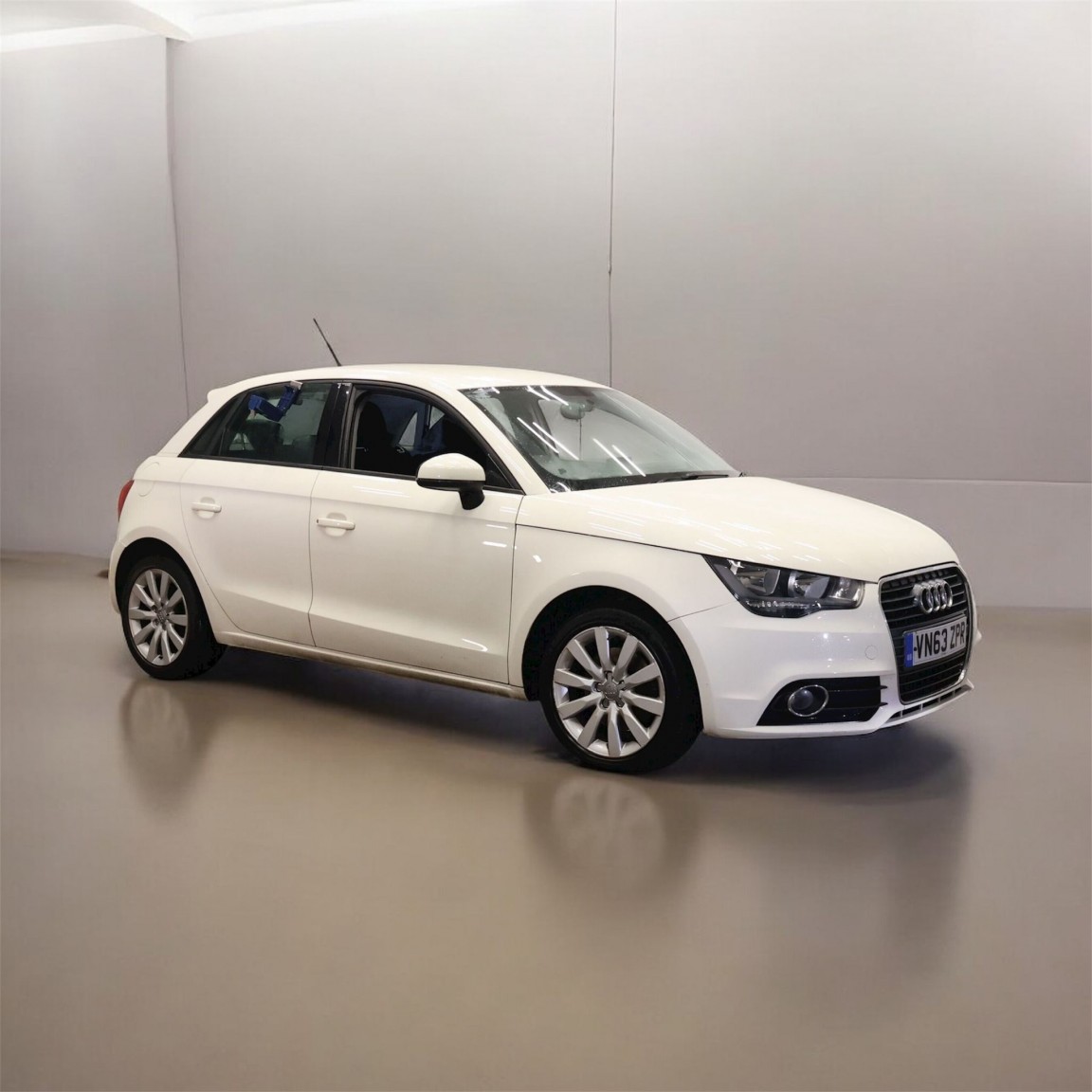 Used Audi A1 2014 for sale - 76547807: Photo 4