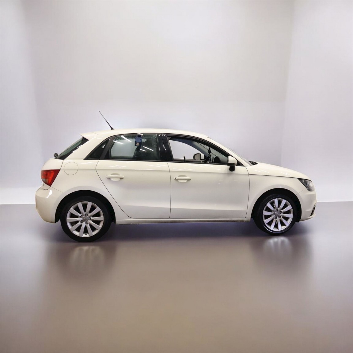 Used Audi A1 2014 for sale - 76547807: Photo 6