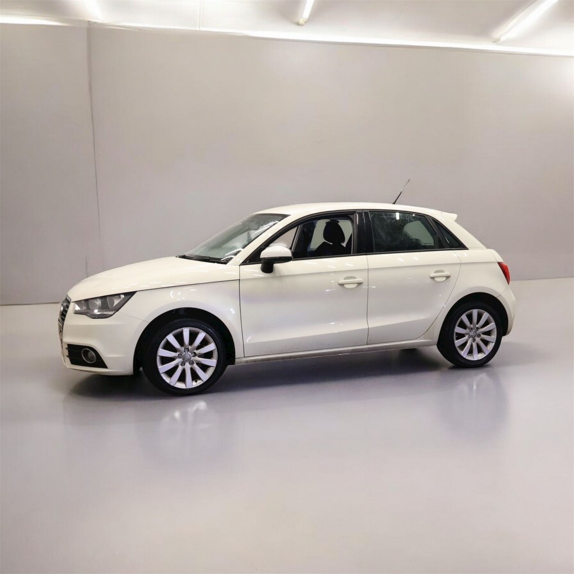 Used Audi A1 2014 for sale - 76547807: Photo 7