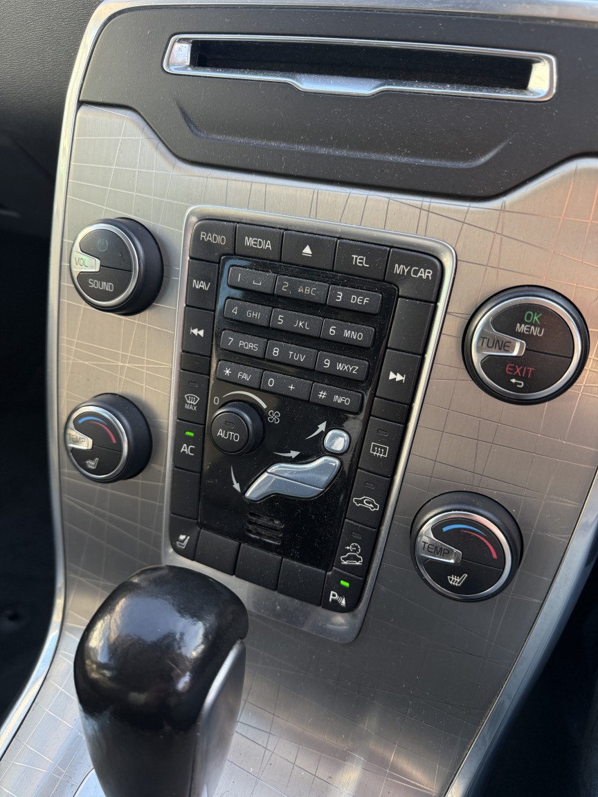 Used Volvo XC70 2012 for sale - 77735825: Photo 15