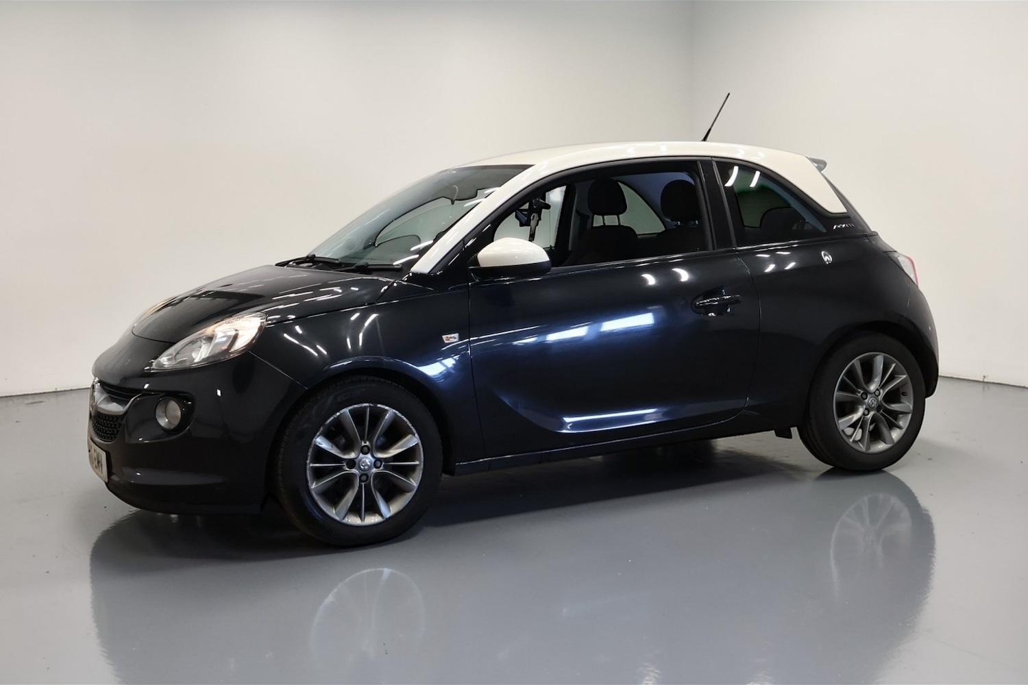 Used Vauxhall ADAM 2016 for sale - 77954022: Photo 2