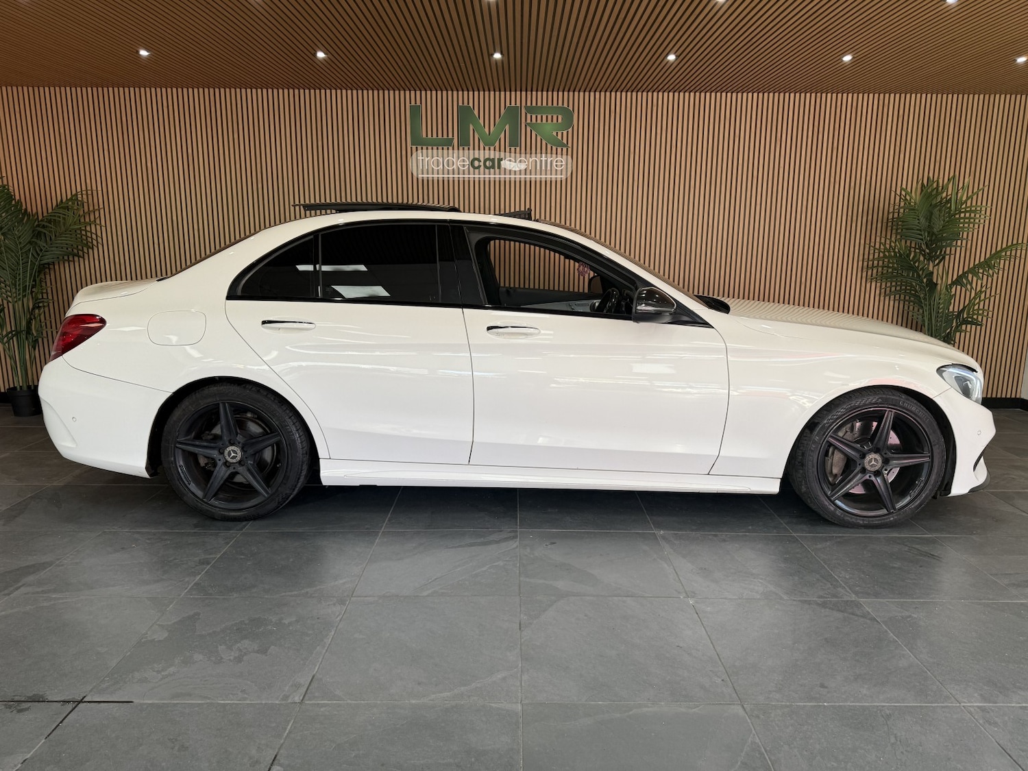Used Mercedes-Benz C Class 2015 for sale - 76376900: Photo 4