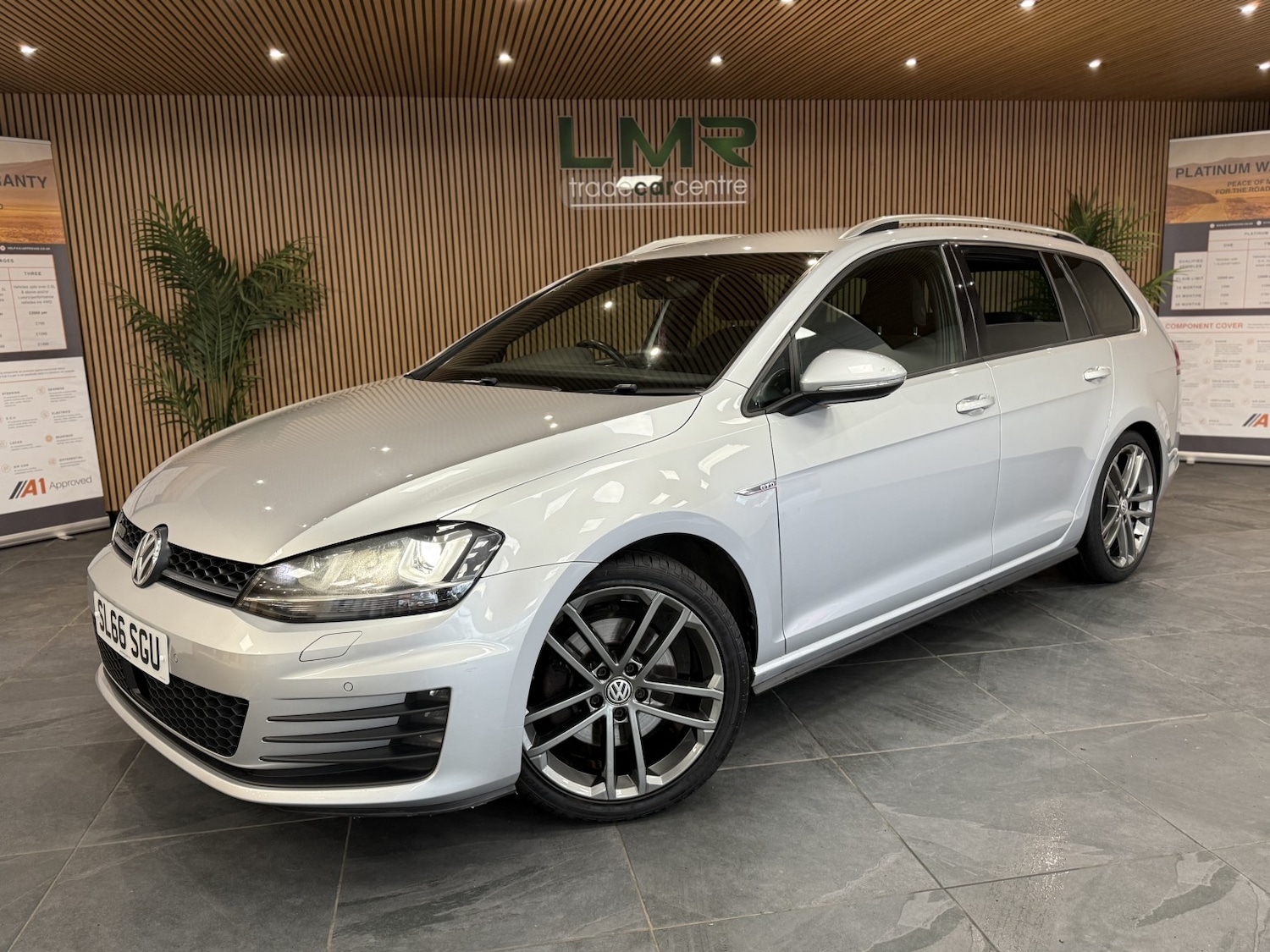 Used Volkswagen Golf 2016 for sale - 76687139: Photo 1