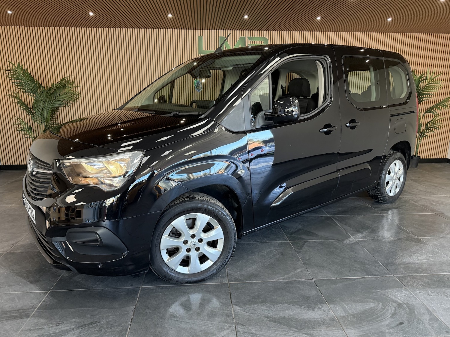 Used Vauxhall Combo Life 2019 for sale - 76699298: Photo 1