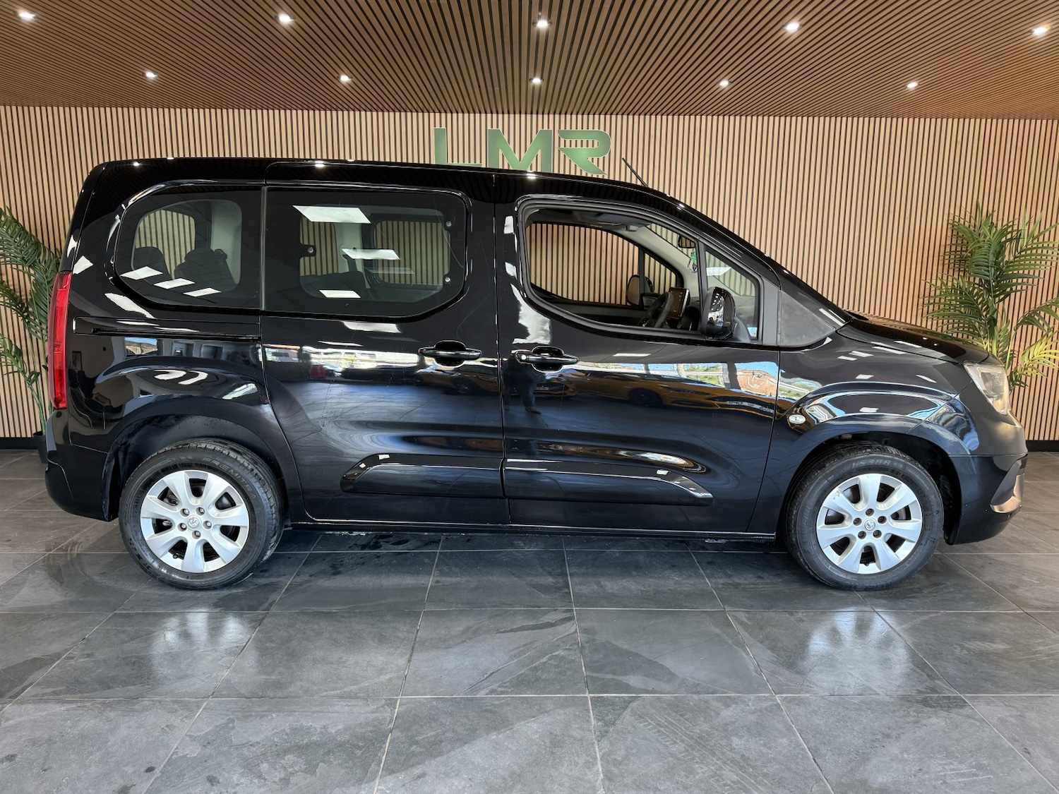 Used Vauxhall Combo Life 2019 for sale - 76699298: Photo 5