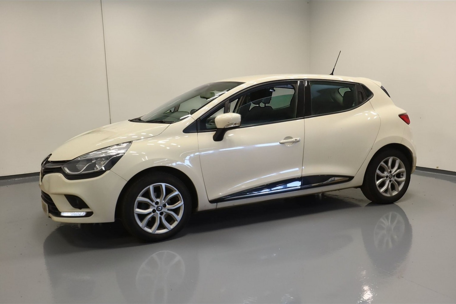 Used Renault Clio 2017 for sale - 77774731: Photo 5