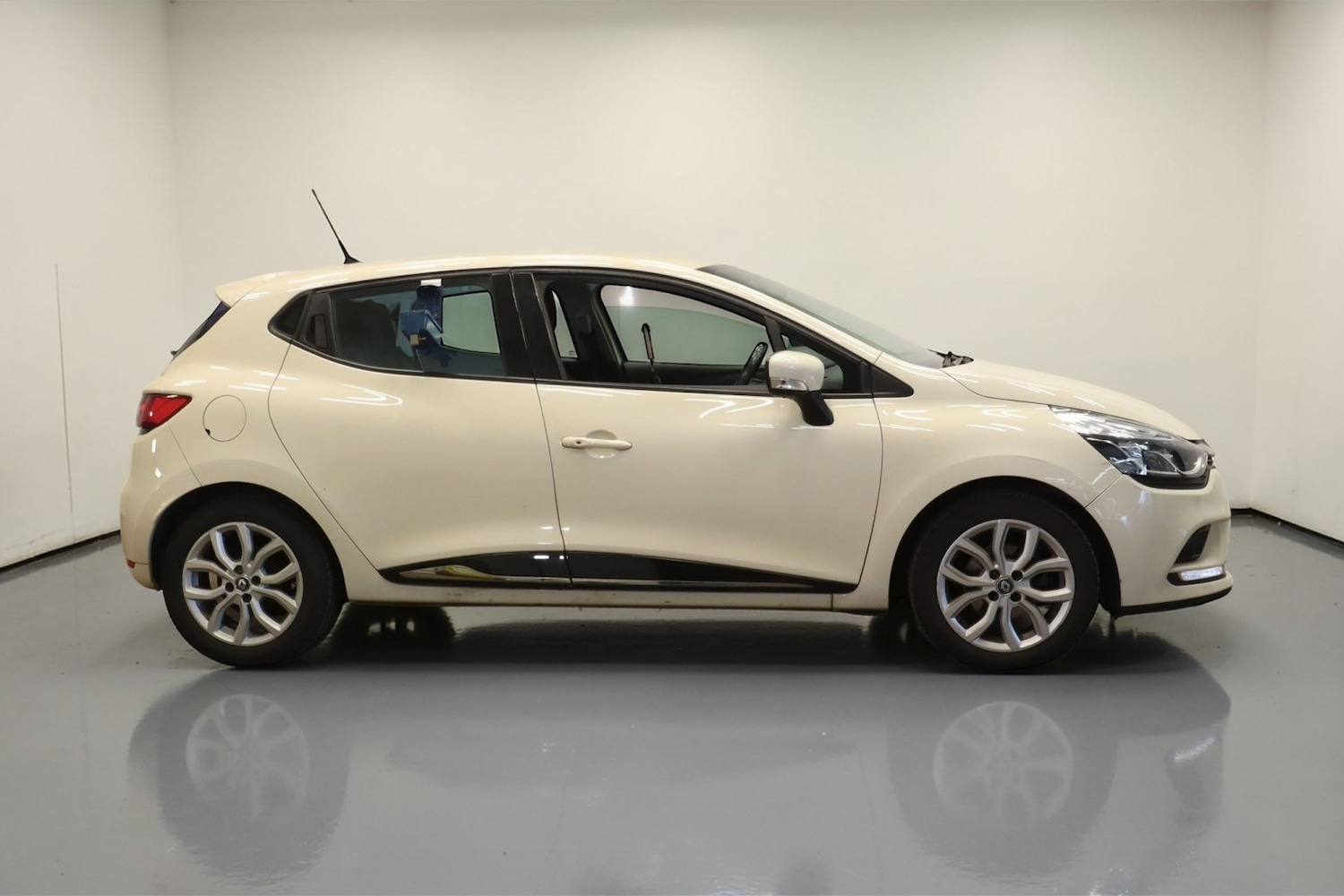 Used Renault Clio 2017 for sale - 77774731: Photo 6